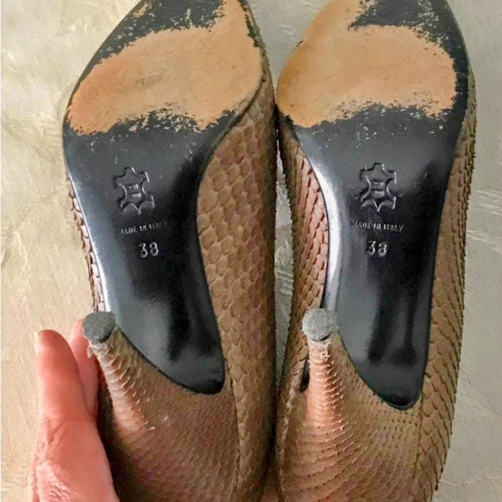 Women’s Valentino Italian Taupe Snake pumps - Picture 4 of 5
